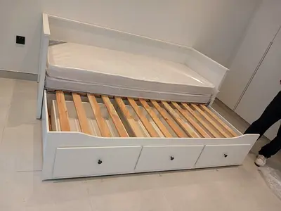 Urgent🚨Pick up only!No deliver. White wooden daybed with 3 under-beddrawers NOT INCLUDING MATTRESS