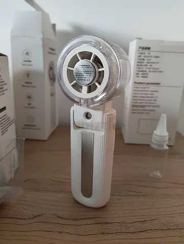 Portable USB Handheld Mist Fan / Mini Humidifier - White