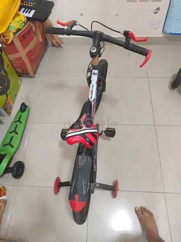 Kids' Training Bike with Removable Stabilizers — Good Condition