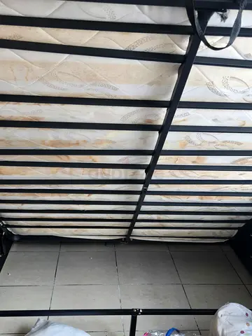 Queen size bed