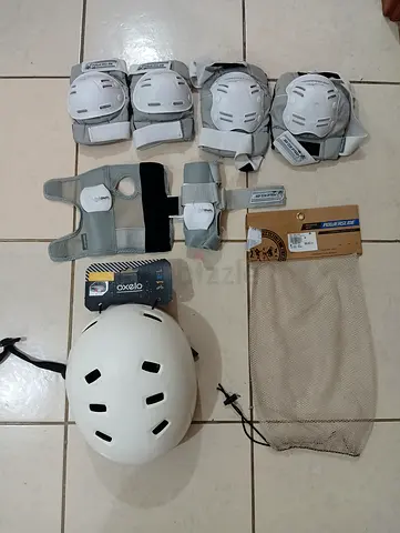 Decathlon Complete kids protective gear set with helmet, pads, wrist guards - like new