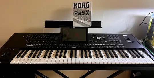 Korg Pa5X 61-Key Professional Arranger Keyboard - Excellent Condition