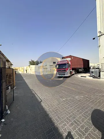 مستودع للإيجار في مدينة دبي الصناعية | 7,500 قدم مربع