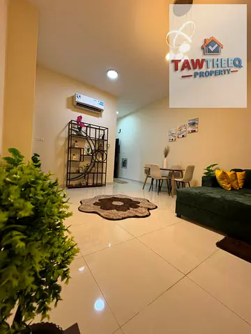 بتصميم حديث وفرش جميل انيق بالوان متناسقه تجمع جمال الطبيعه والهدوء الذي يتناسب معك علي الراحه .. نوفر لك هذه الشقه