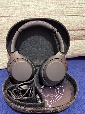 Sony WH-1000XM4 Wireless Noise Cancelling Headphones - Good Condition with Case