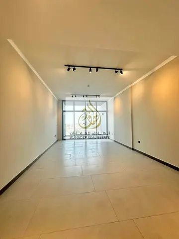شقه ثلاث غرف مع غرفه خادمه واستور وغرفه غسيل وموزع ايجار سنوى
