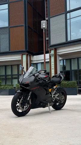 2025 Ducati Panigale V2 | GCC Spec