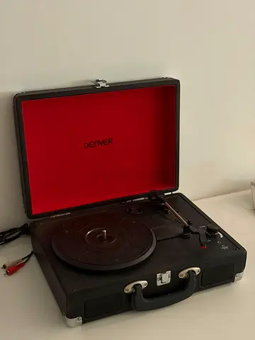 Denver VPL-120 Vintage Suitcase Record Player / Turntable – AED 150
