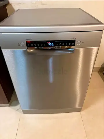 Bosch Dishwasher Series 4 Three Racks Freestanding wifi technology like new condition