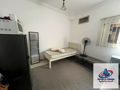 استوديو النباعة مساحة كبيرة وتشطيبات سوبر لوكس تكييف وغاز مركزي قريب من هايبر المدينة وسنتر مبارك ولولو ماركت وقريب من جميع الخدمات والمرافق العامة