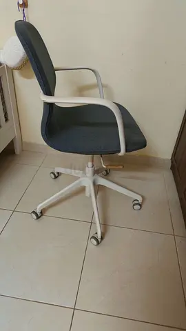 Grey fabric swivel office chair with armrests and wheels