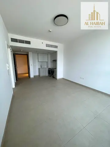 للايجار شقه غرفه وصاله في الجاده موقع مميز جدا تشطيبات عصريه راقيه