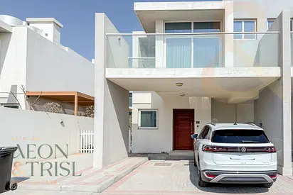 3 Bedrooms | End unit | Well Placed