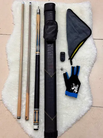 Used 3-Piece Snooker/Pool Cue Set with Case and Glove with 314-3 predator shaft