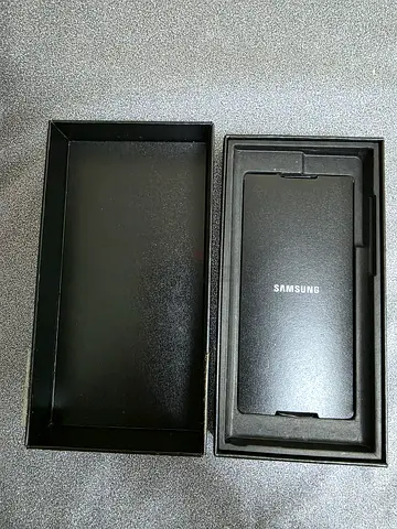 Samsung phone box and inner tray - original packaging (empty)