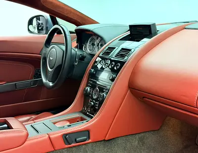 صورة 7 لـ 2015 Aston Martin VANTAGE