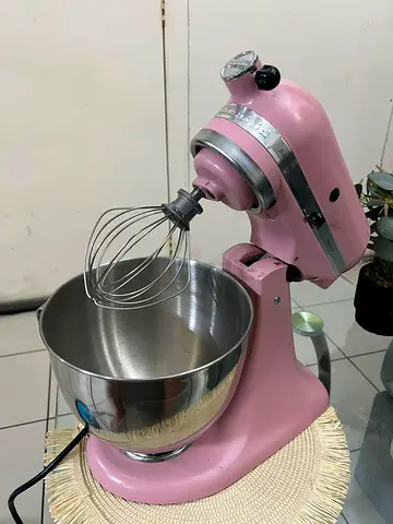 Pink Stand Mixer with Stainless Steel Bowl - Good Working Condition