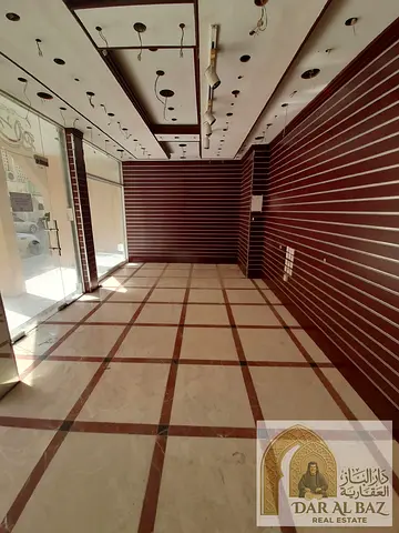 محل تجاري للإيجار السنوي في منطقة المجرّة بالشارقةمساحة المحل 300 قدم مربع مساحة عملية ومناسبة لمختلف الأنشطة التجارية المحل مجهز بالكامل جاهز للعمل