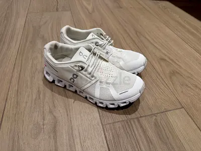 White On Running Cloud Sneakers (pre-owned)