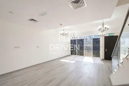 Vacant with Maids Room | Multiple Cheques