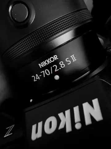Nikon NIKKOR Z 24-70mm f/2.8 S II Lens (Excellent Condition)