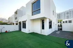 Corner Unit | Spacious | Avail 1st Nov