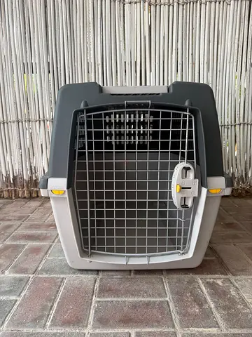 IATA Airline Travel Crate / Pet Carrier for small or medium size pet – Size 200 Medium – 66x52×58 cm