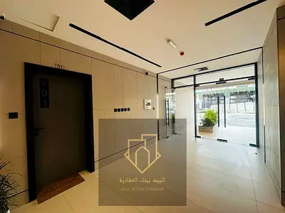 Modern finishes – Prime location – Second-time occupancy – Parking available.
