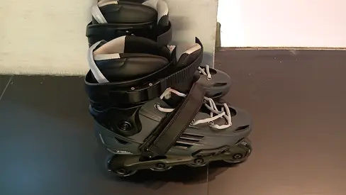 OXELO Inline Skates MF140 Hard Shell - Grey, size 43-44 slightly used. Receipt and 2 years warranty.