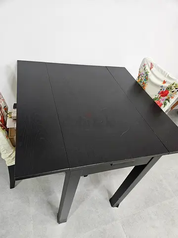 IKEA dark Brown wood extendable dining table fits 4 Peploe Rarel used with 2 Chairs only