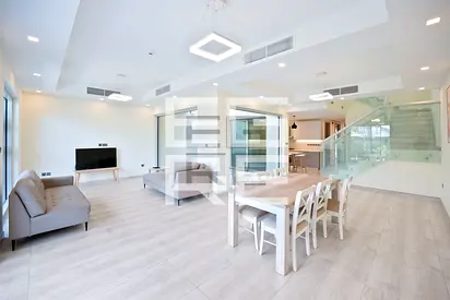Luxury 4BR+M | Rooftop Pool | Quiet Area