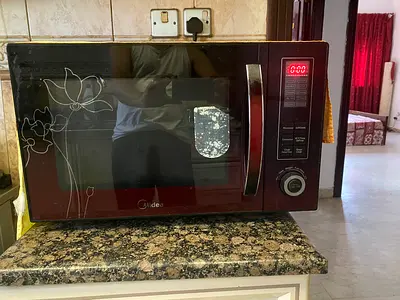 Midea Countertop Microwave Oven - Used, Working Condition