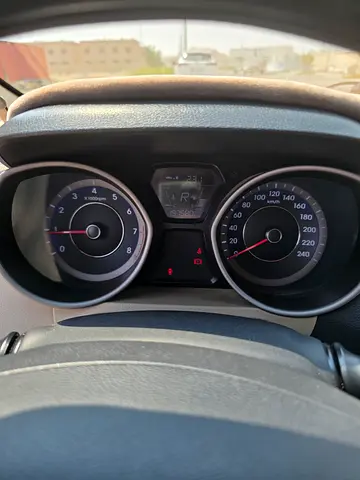 صورة 8 لـ 2015 Hyundai ELANTRA