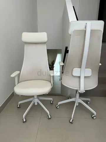 2 IKEA JÄRVFJÄLLET
Office chair with armrests, Grann white
1 month old
Price for a single one 600