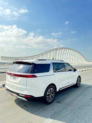 2024 KIA CARNIVAL photo 4