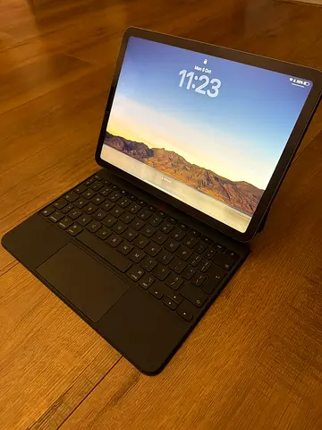 ipad Air Wi-Fi 64GB w/ Magic Keyboard