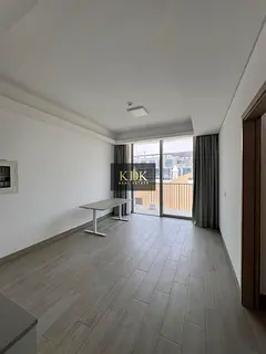 1 Bedroom Apartment | West Tower Luma 22 | Balcony & City View