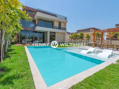 Beachside development. Spacious 4 bed beach access