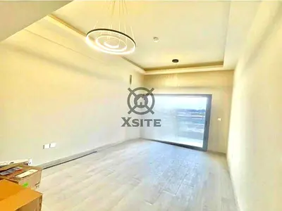 Luxury 1 BR + Study | Well-Lit | Vacant Unit
