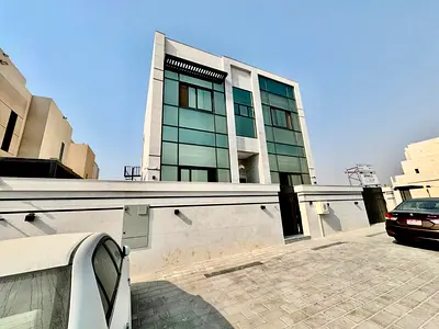 Brand New Luxurious 5BHK Vila All Master Bedroom With Maid Room 7 Washroom 2 Hall Very Good Finishing