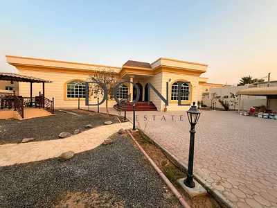LUXURY Bigger size 4BEDROOM villa Sparte Majlis Maid room MasterBed waderobe bigger size room parking ready to move only jest 140k
