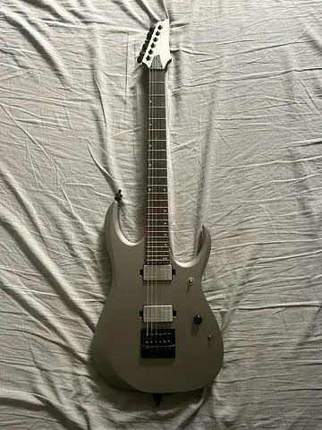 Ibanez RGD61ALET with Hardcase.