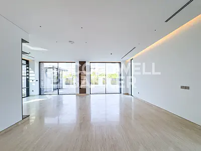 Single Row | Corner Unit | Close to Amenities