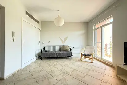 BRIGHT | SPACIOUS | COMMUNITY VIEW
