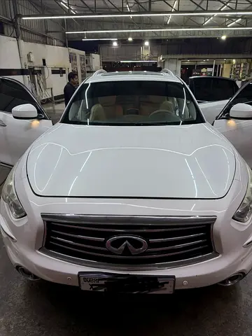 2016 Infiniti QX70 — фото 2