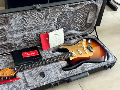 FENDER AMERICAN ULTRA II STRATOCASTER
