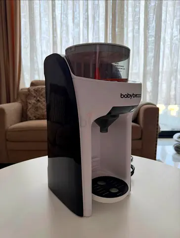 Baby brezza formula pro advanced used only for 3 months. With 1 extra formula dispenser.