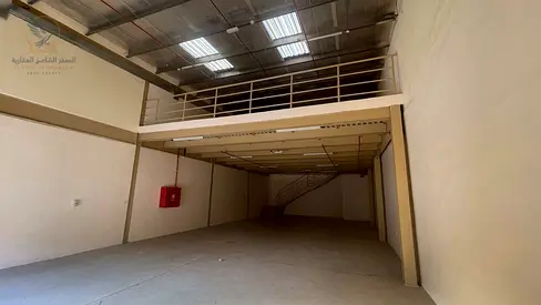 فرصة مميزة لاستئجار مستودع بموقع استراتيجي في الجرف الصناعية 2 – عجمان، يقع مباشرة على شارع رئيسي، بإجمالي مساحة 2,940 قدم مربع