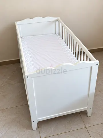 White Wooden Baby Crib with Mattress - Excellent Condition