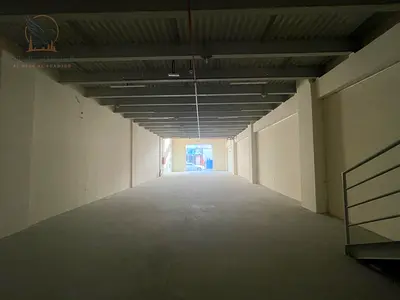 Showroom with a total area of 3,822 sq ft, including 2,211 sq ft ground floor + 1,611 sq ft mezzanine, with a bathroom and modern fire system